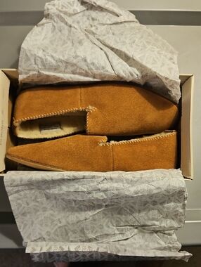 Clarks Sheepskin Slippers (RARE) Please Read The Description!!!!!